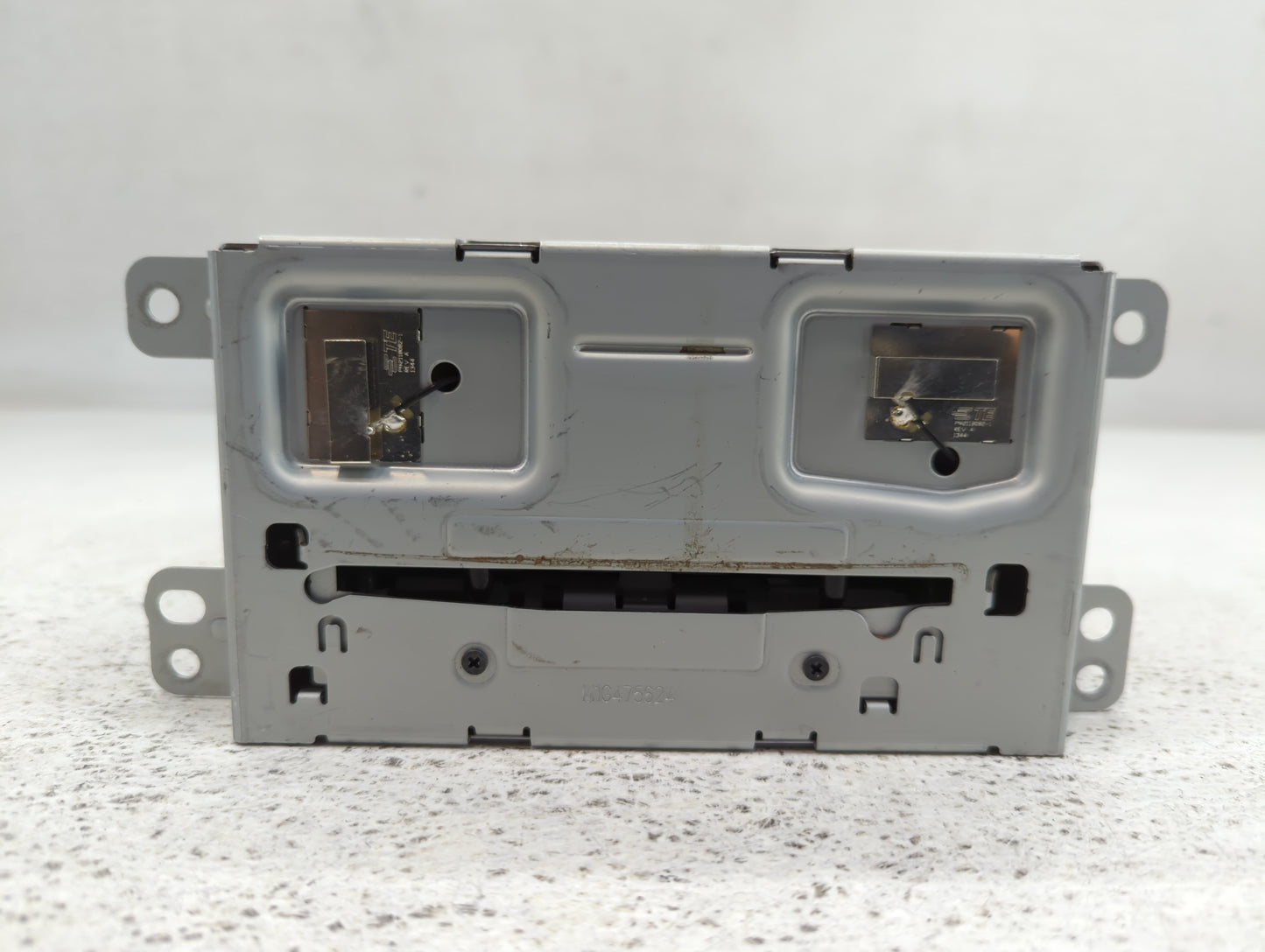 2014-2016 Chevrolet Malibu Am Fm Cd Player Radio Receiver - Oemusedautoparts1.com