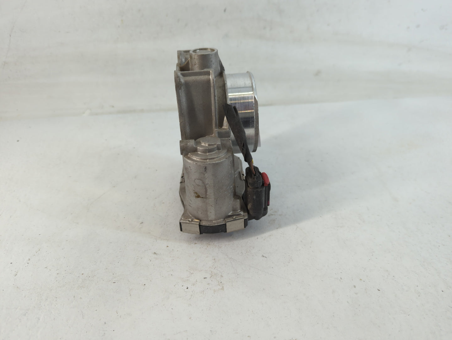 2013-2014 Chevrolet Malibu Throttle Body P/N:12627217DA Fits Fits 2012 2013 2014 2015 OEM Used Auto Parts - Oemusedautoparts