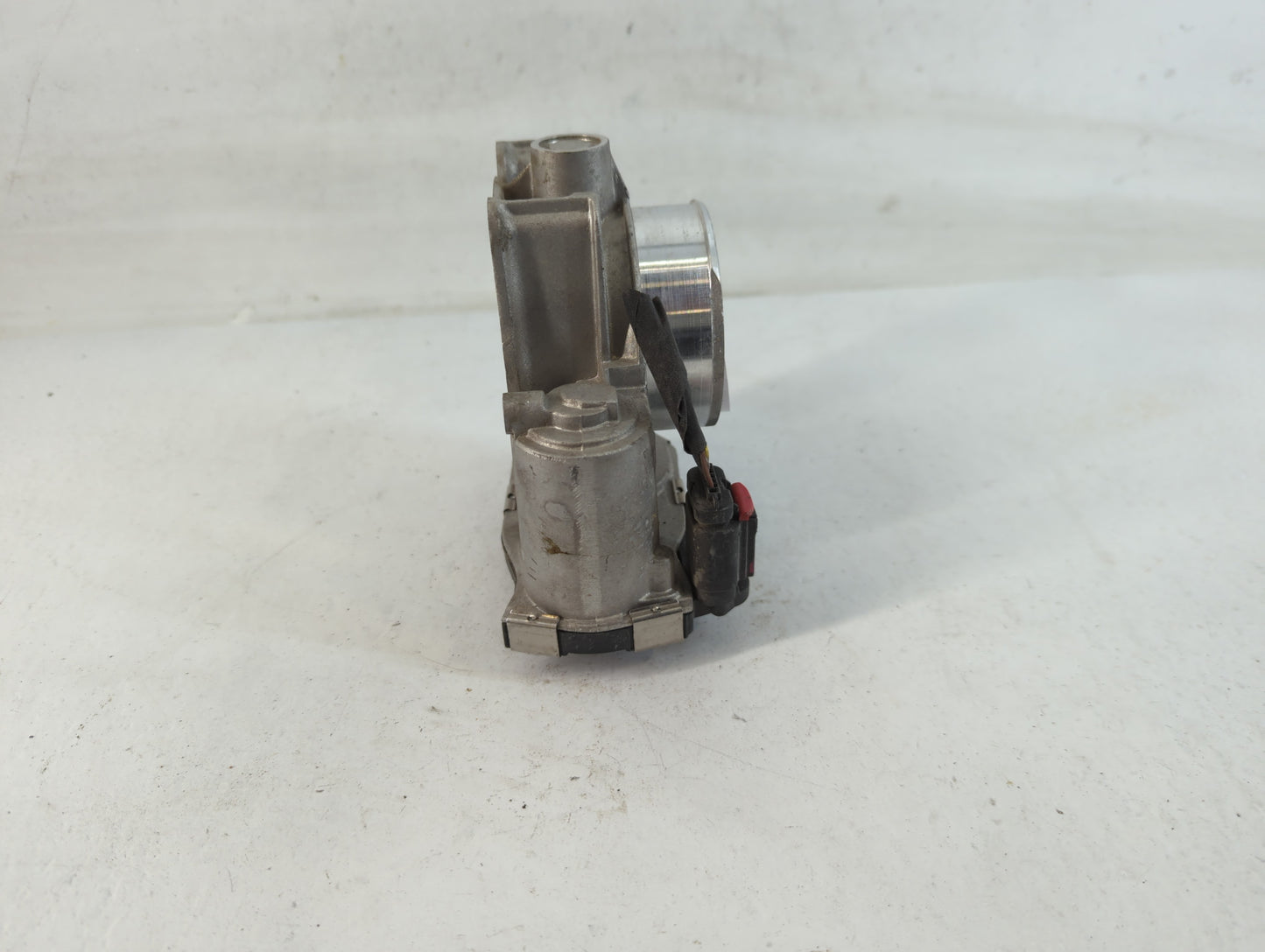 2013-2014 Chevrolet Malibu Throttle Body P/N:12627217DA Fits Fits 2012 2013 2014 2015 OEM Used Auto Parts - Oemusedautoparts