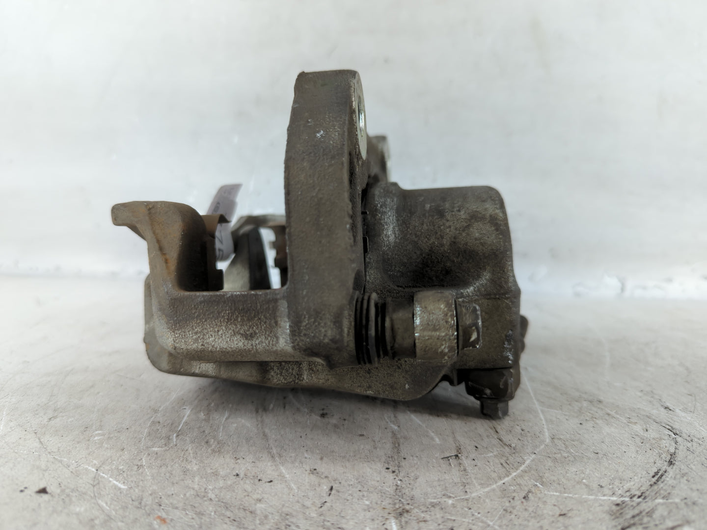 2013-2016 Chevrolet Malibu Front Driver Left Brake Caliper - Oemusedautoparts1.com