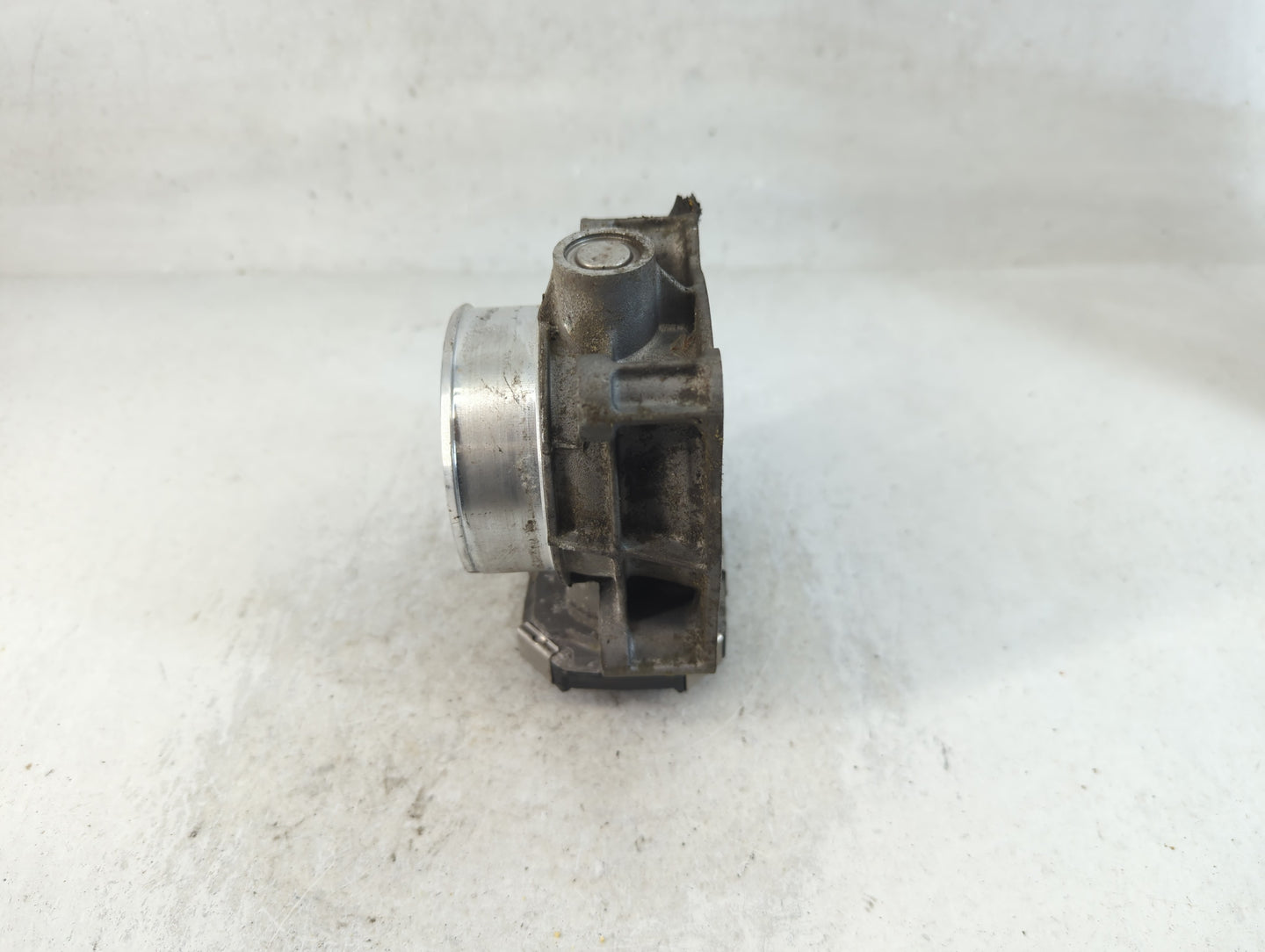 2013-2015 Chevrolet Malibu Throttle Body P/N:12627217DA Fits Fits 2013 2014 2015 2017 2018 2019 2020 OEM Used Auto Parts - O