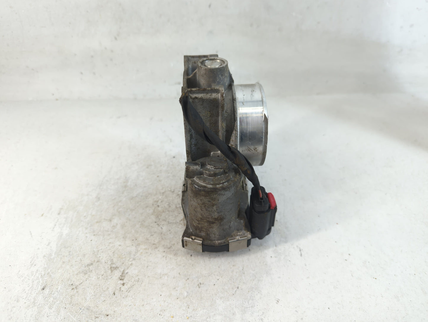 2013-2015 Chevrolet Malibu Throttle Body P/N:12627217DA Fits Fits 2013 2014 2015 2017 2018 2019 2020 OEM Used Auto Parts - O