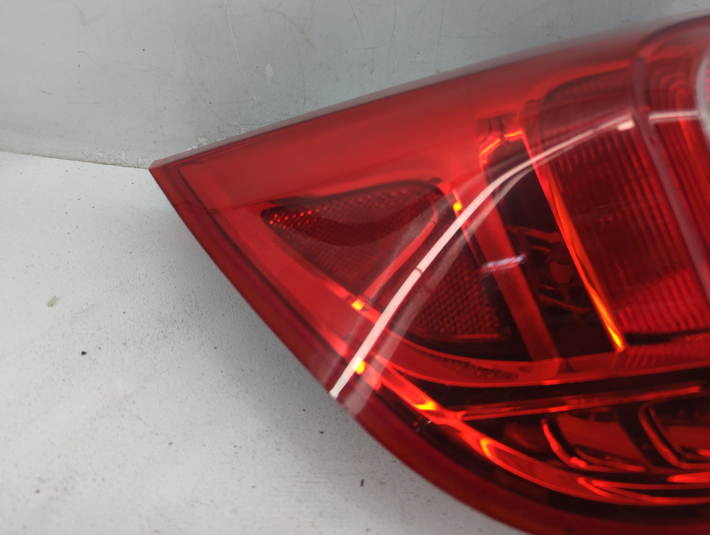 2013-2016 Chevrolet Malibu Tail Light Assembly Driver Left OEM Fits Fits 2013 2014 2015 2016 OEM Used Auto Parts - Oemusedau