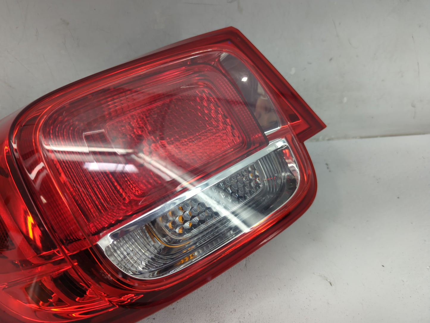 2013-2016 Chevrolet Malibu Tail Light Assembly Driver Left OEM Fits Fits 2013 2014 2015 2016 OEM Used Auto Parts - Oemusedau
