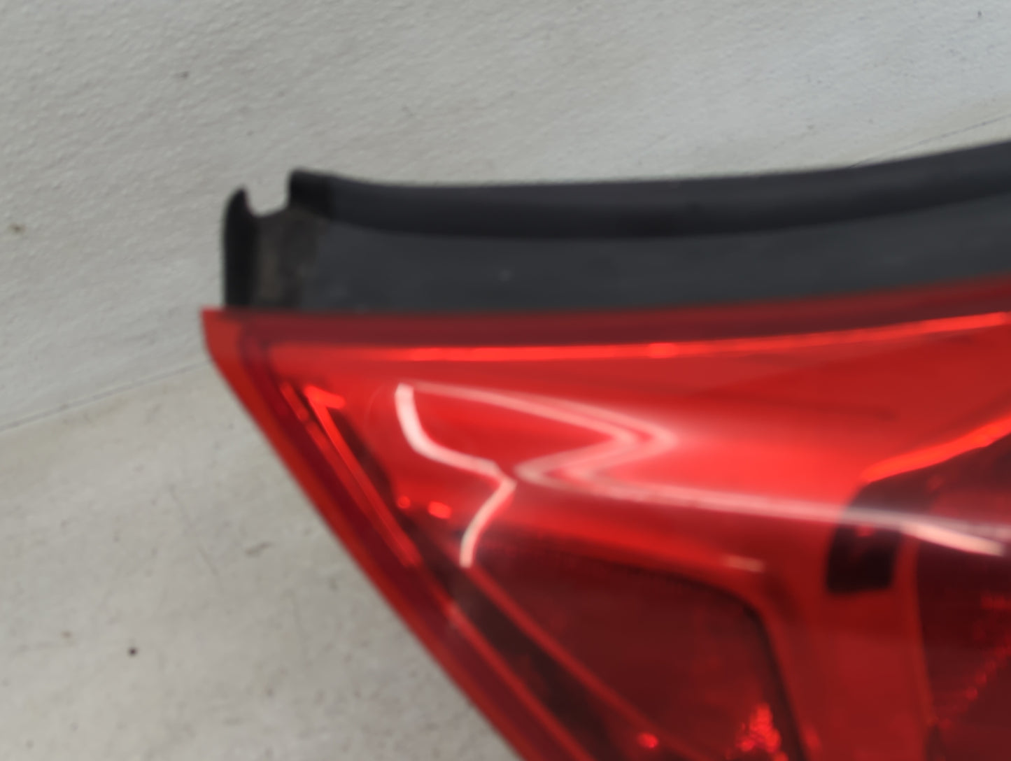 2013-2016 Chevrolet Malibu Tail Light Assembly Driver Left OEM Fits Fits 2013 2014 2015 2016 OEM Used Auto Parts - Oemusedau