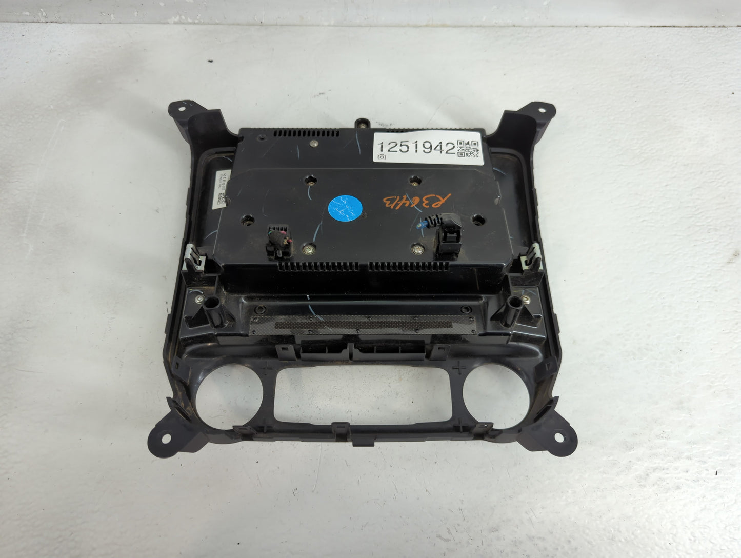 2014 Chevrolet Silverado Radio AM FM Cd Player Receiver Replacement P/N:23176310 Fits OEM Used Auto Parts - Oemusedautoparts