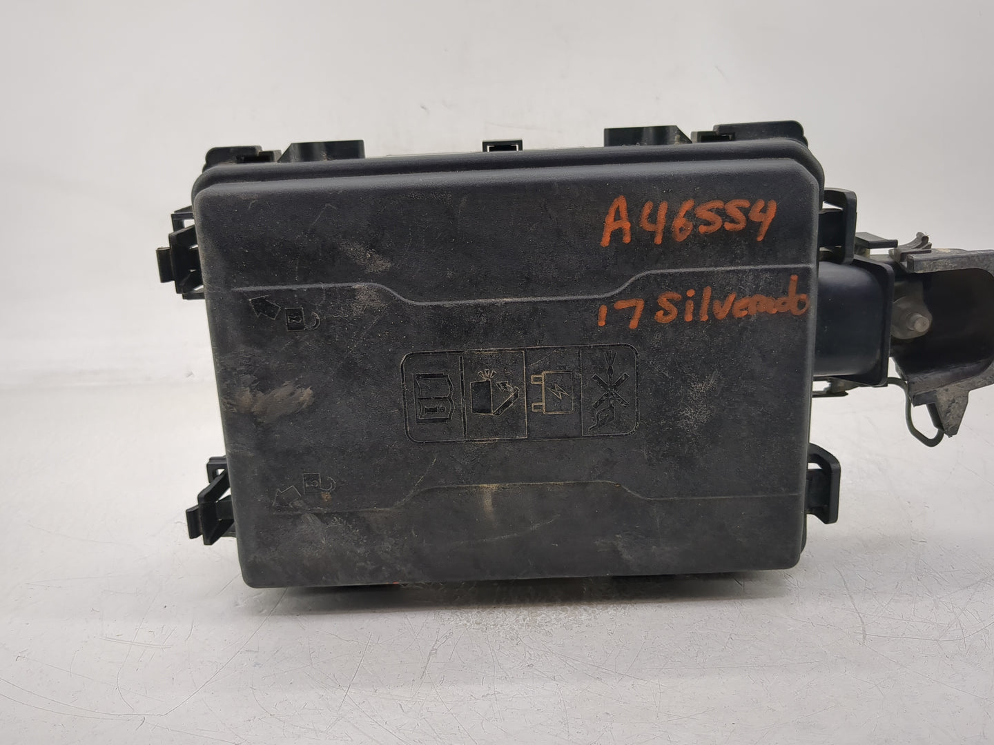 2016-2017 Chevrolet Silverado Fusebox Fuse Box Panel Relay Module P/N:22798215 Fits Fits 2016 2017 OEM Used Auto Parts - Oem