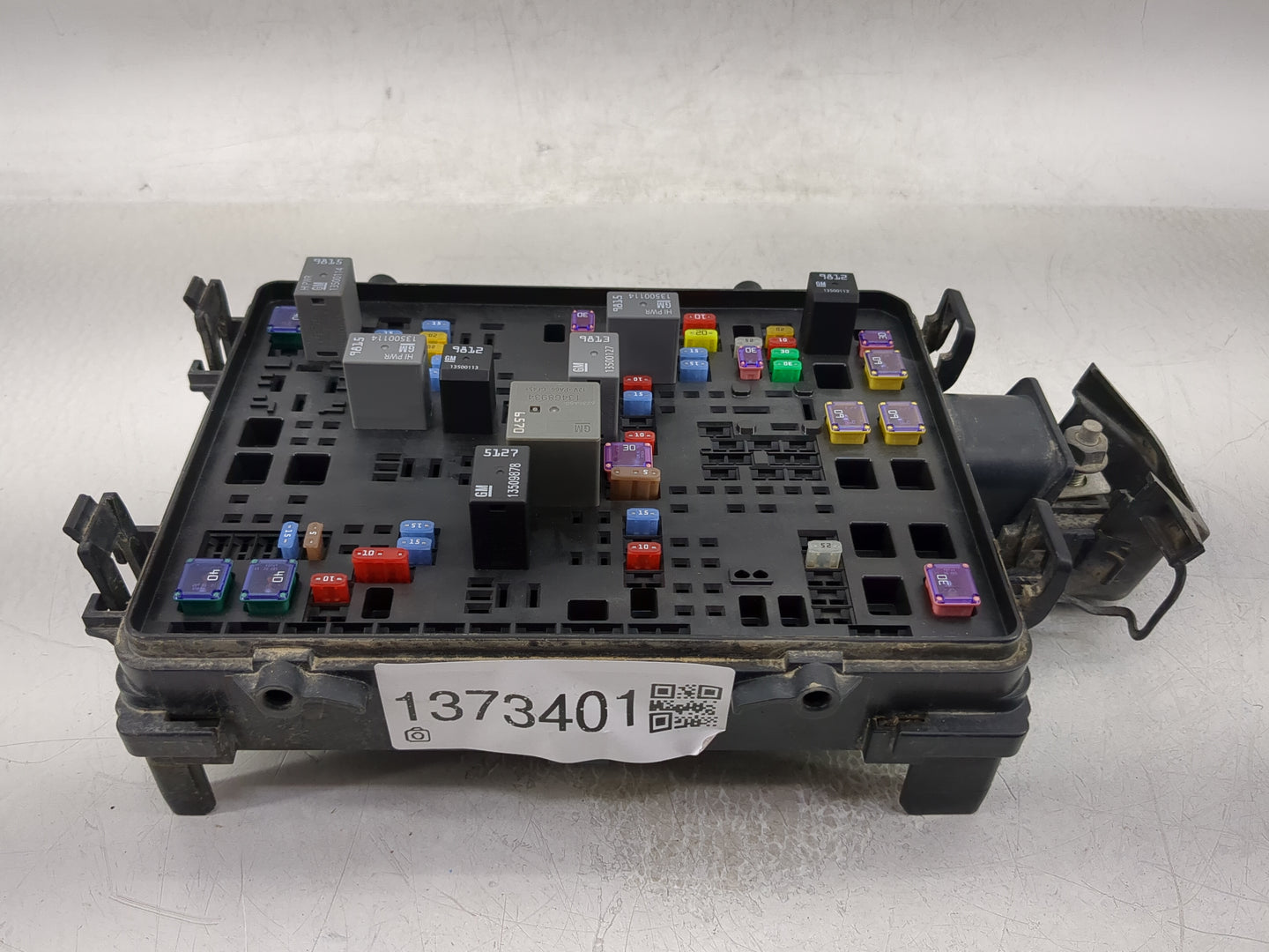 2016-2017 Chevrolet Silverado Fusebox Fuse Box Panel Relay Module P/N:22798215 Fits Fits 2016 2017 OEM Used Auto Parts - Oem
