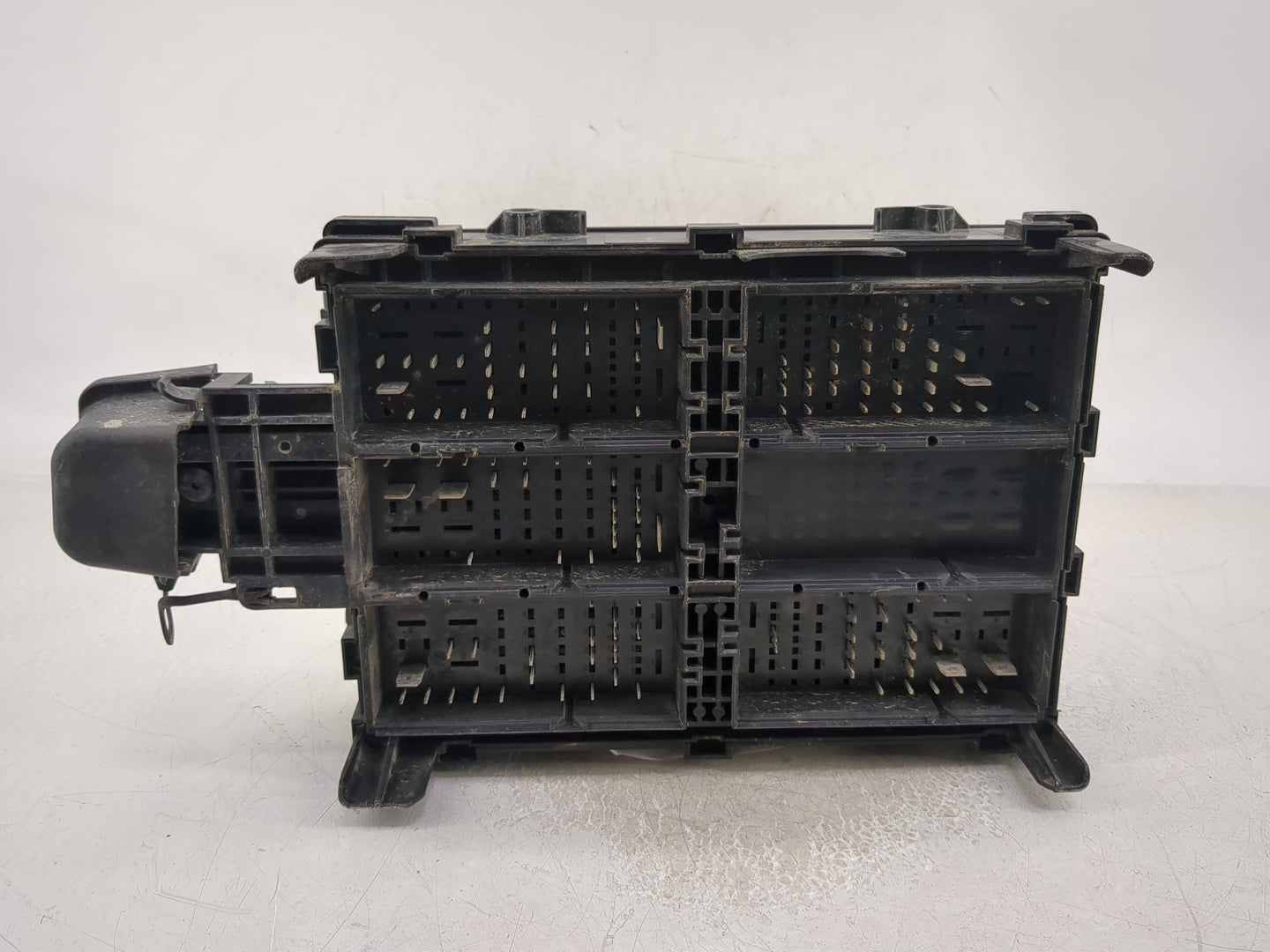 2016-2017 Chevrolet Silverado Fusebox Fuse Box Panel Relay Module P/N:22798215 Fits Fits 2016 2017 OEM Used Auto Parts - Oem