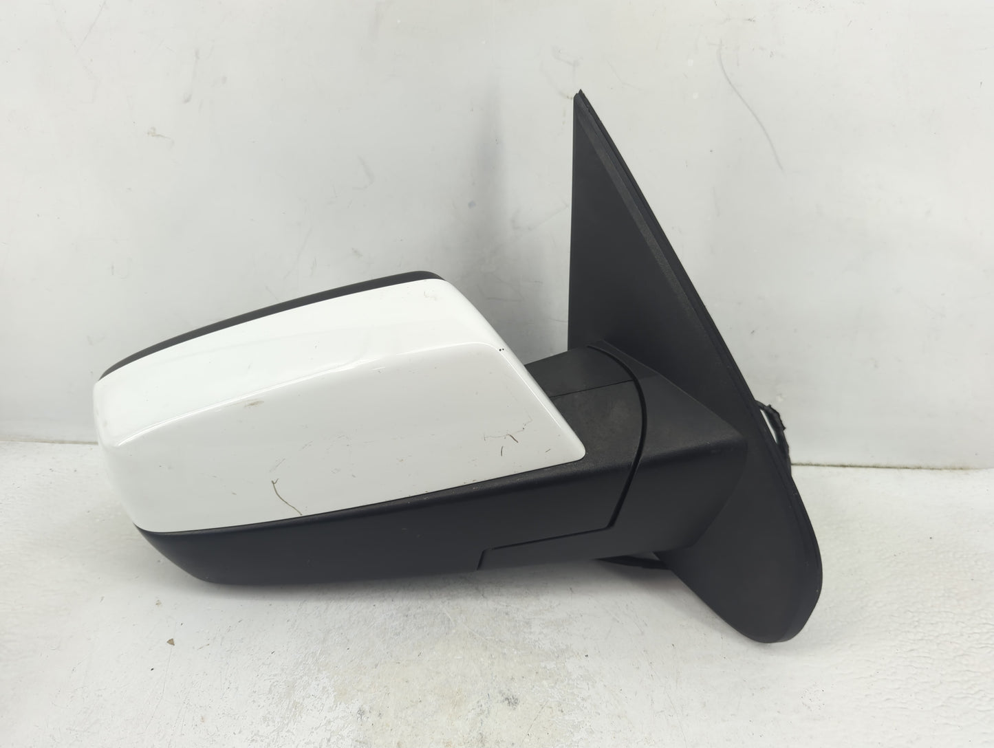 2014-2019 Chevrolet Silverado Driver Side View Mirror - Left Door Mirror OEM Used - Oemusedautoparts1.com