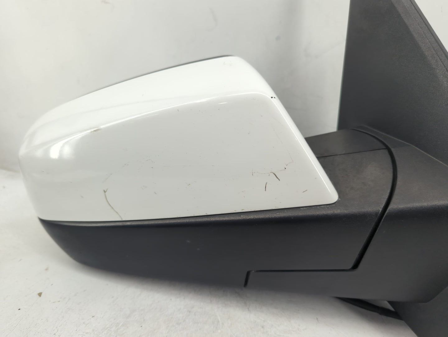 2014-2019 Chevrolet Silverado Driver Side View Mirror - Left Door Mirror OEM Used - Oemusedautoparts1.com