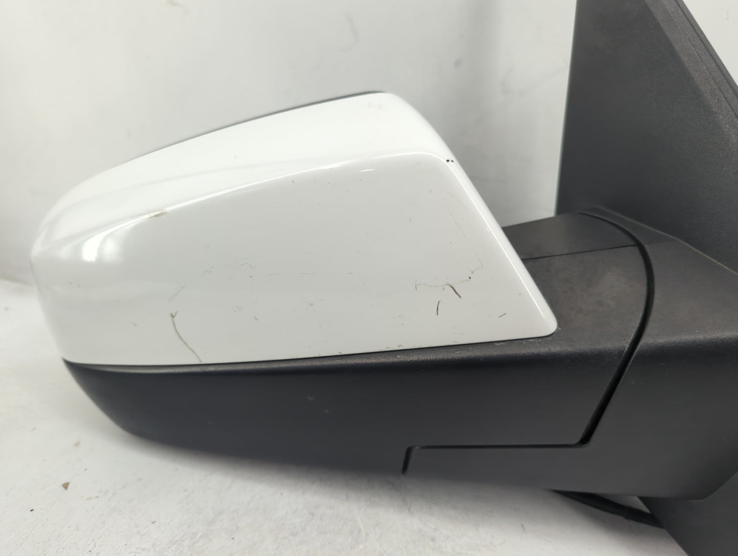 2014-2019 Chevrolet Silverado Driver Side View Mirror - Left Door Mirror OEM Used - Oemusedautoparts1.com