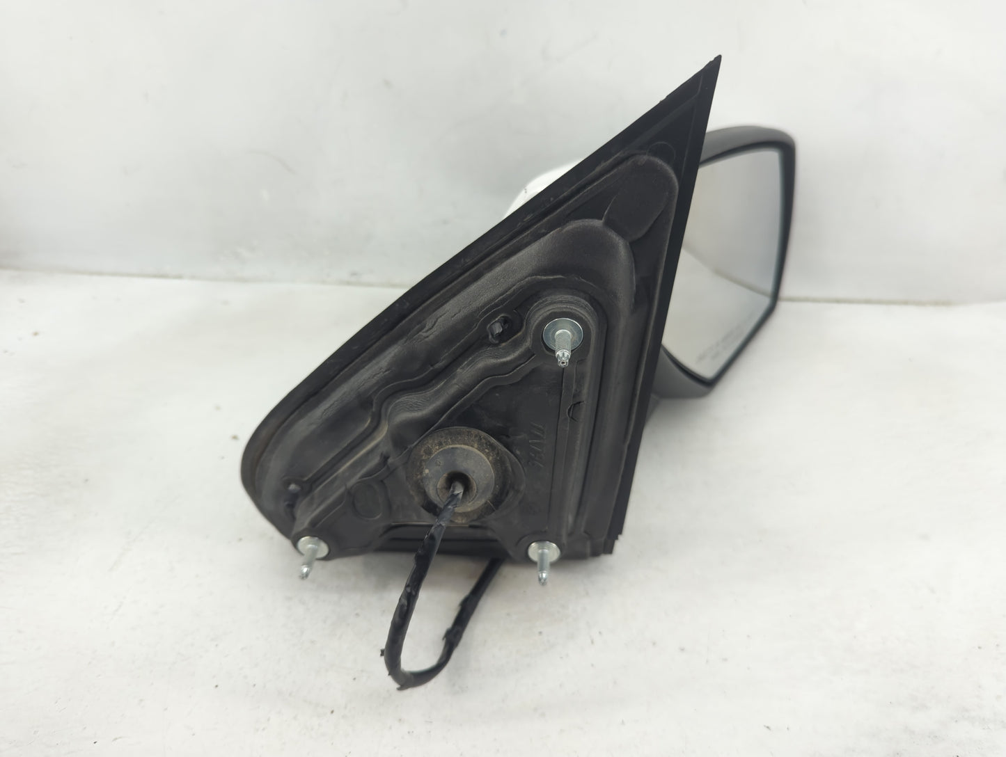 2014-2019 Chevrolet Silverado Driver Side View Mirror - Left Door Mirror OEM Used - Oemusedautoparts1.com