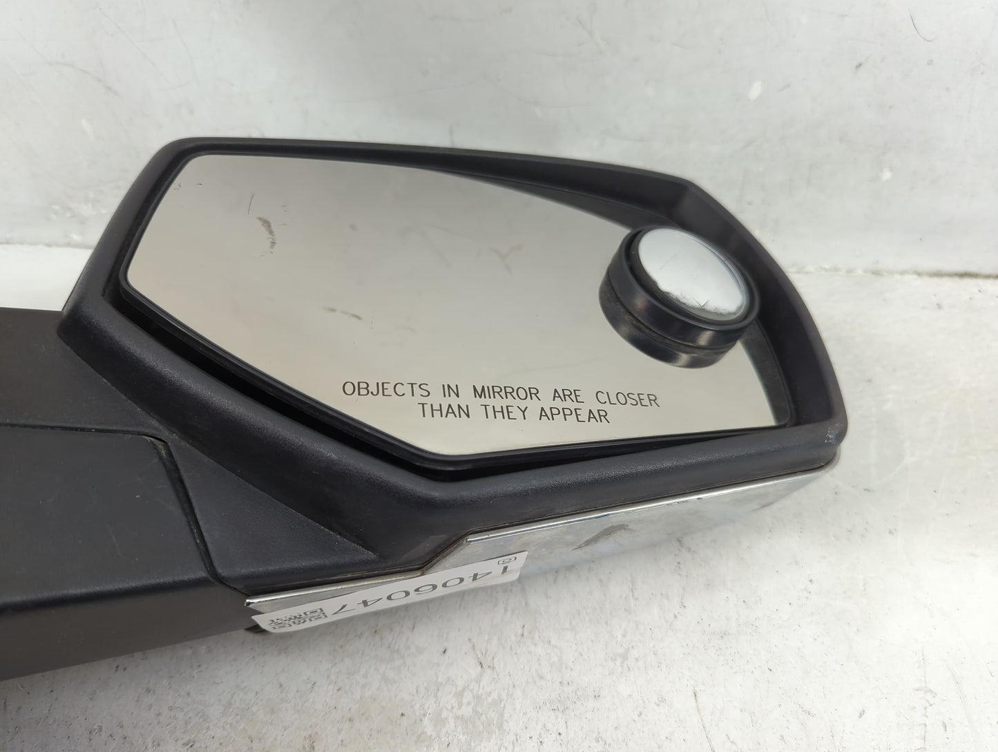 2014-2019 Chevrolet Silverado Passenger Side View Mirror - Right Door Mirror OEM Used - Oemusedautoparts1.com