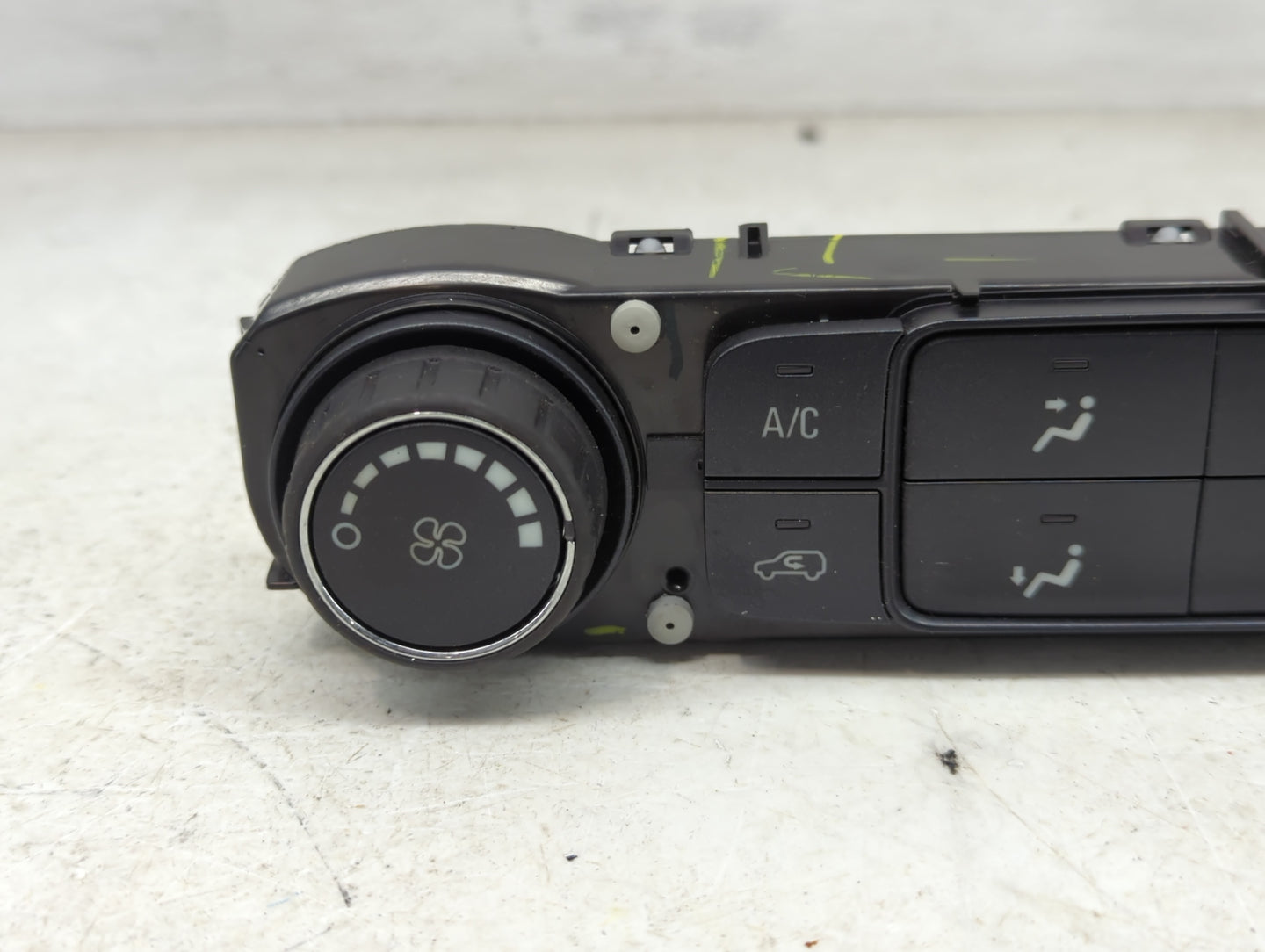2014-2019 Chevrolet Silverado Climate Control Module Temperature AC/Heater Replacement P/N:23486618 Fits OEM Used Auto Parts