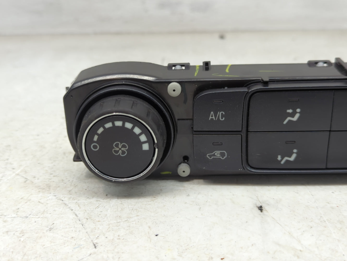 2014-2019 Chevrolet Silverado Climate Control Module Temperature AC/Heater Replacement P/N:23486618 Fits OEM Used Auto Parts