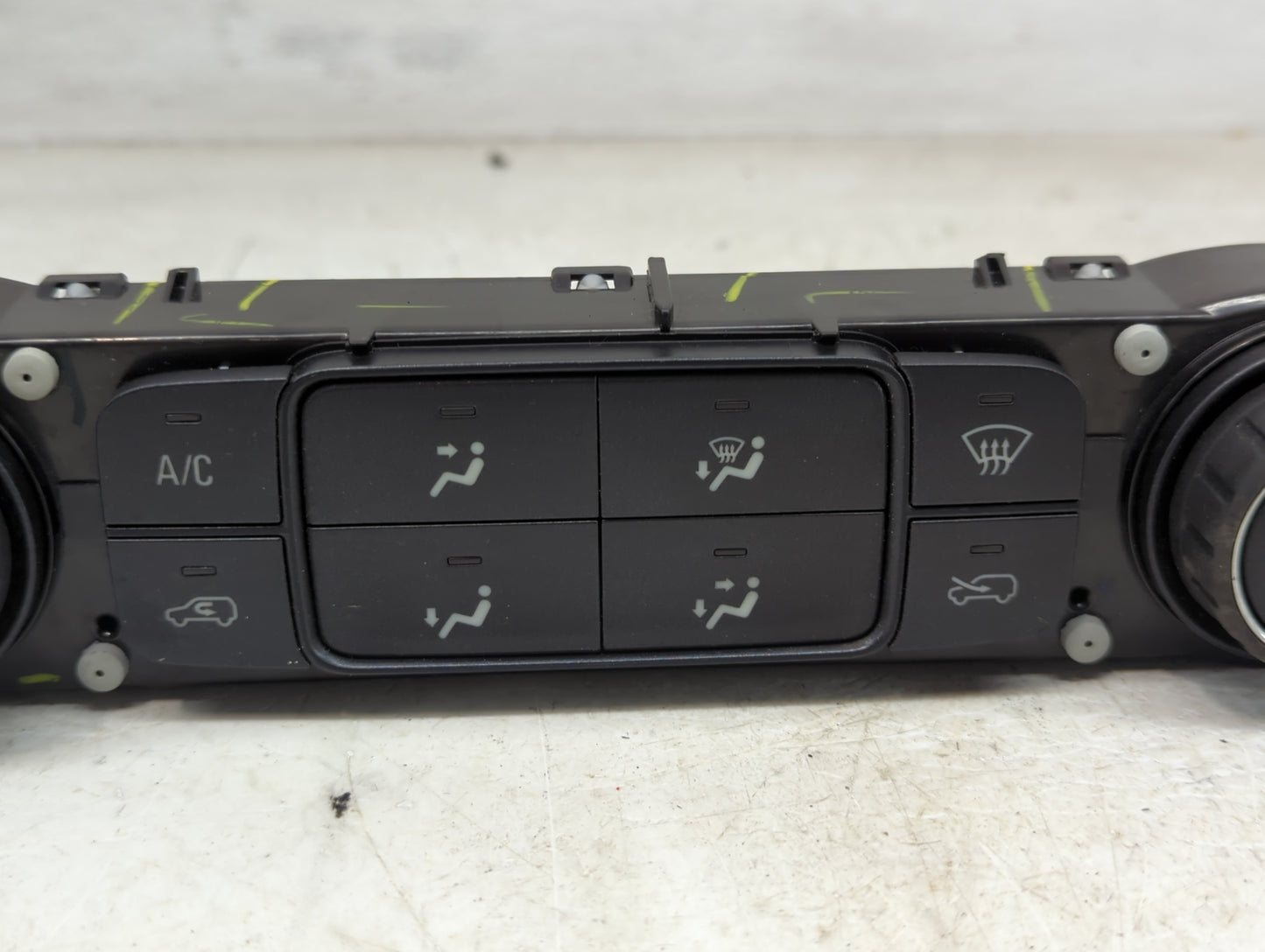2014-2019 Chevrolet Silverado Climate Control Module Temperature AC/Heater Replacement P/N:23486618 Fits OEM Used Auto Parts