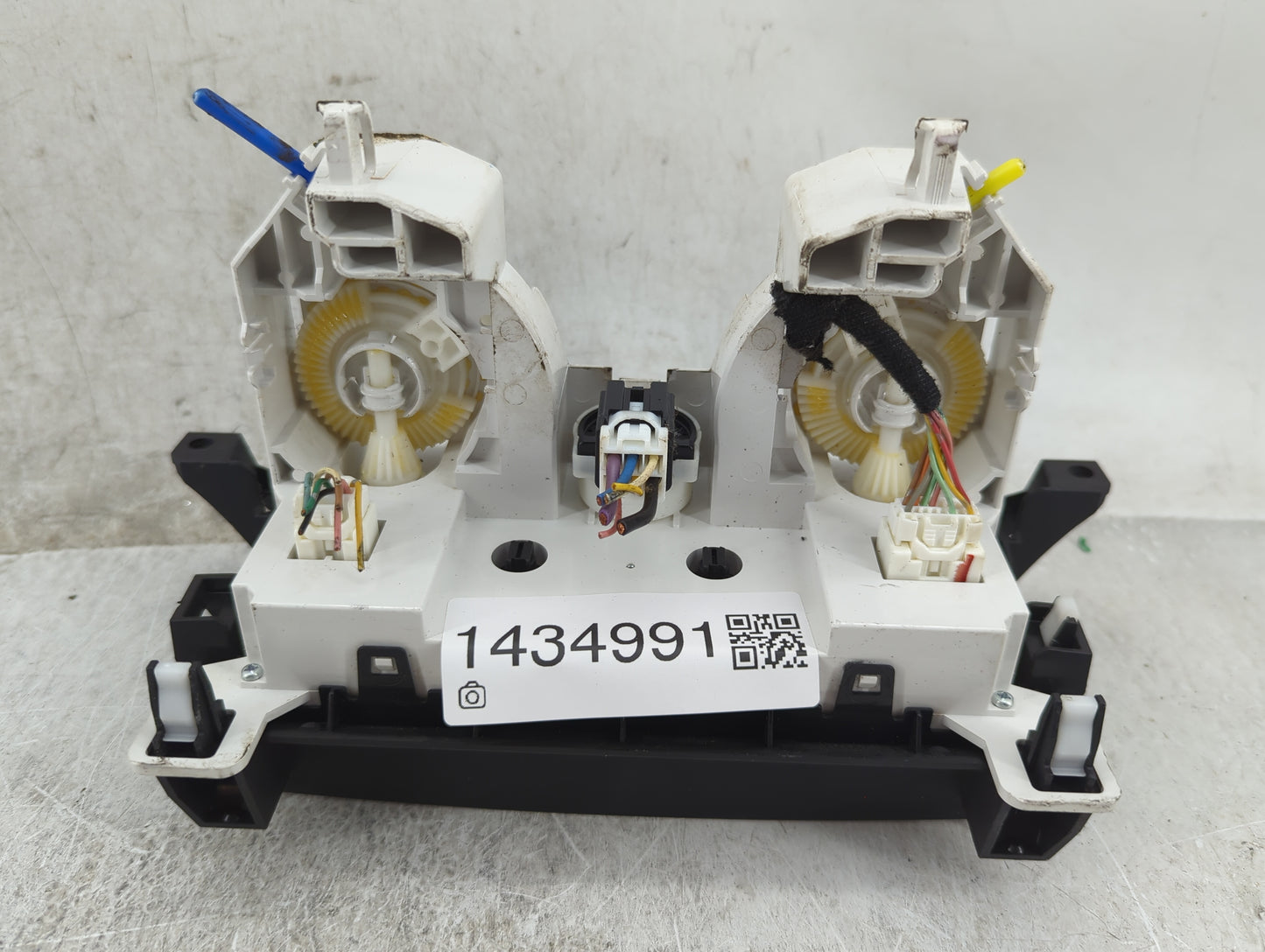 2014-2019 Chevrolet Silverado Climate Control Module Temperature AC/Heater Replacement P/N:BFD1 2F22 Fits OEM Used Auto Part