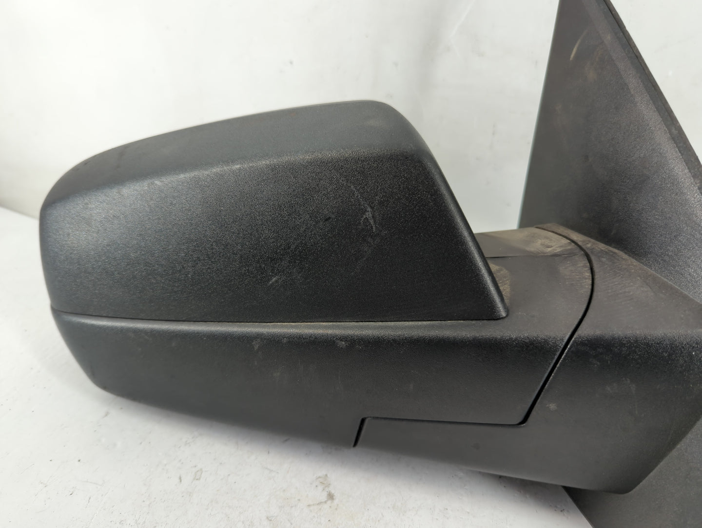 2014-2019 Chevrolet Silverado 1500 Passenger Side View Mirror - Right Door Mirror OEM Used - Oemusedautoparts1.com