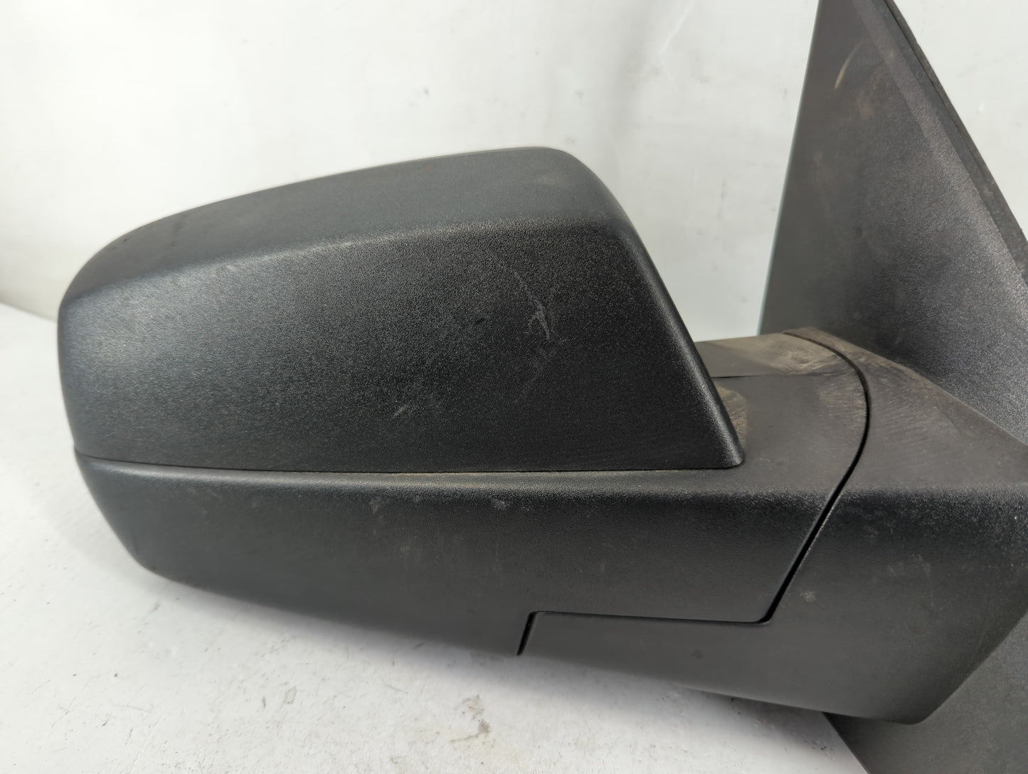 2014-2019 Chevrolet Silverado 1500 Passenger Side View Mirror - Right Door Mirror OEM Used - Oemusedautoparts1.com
