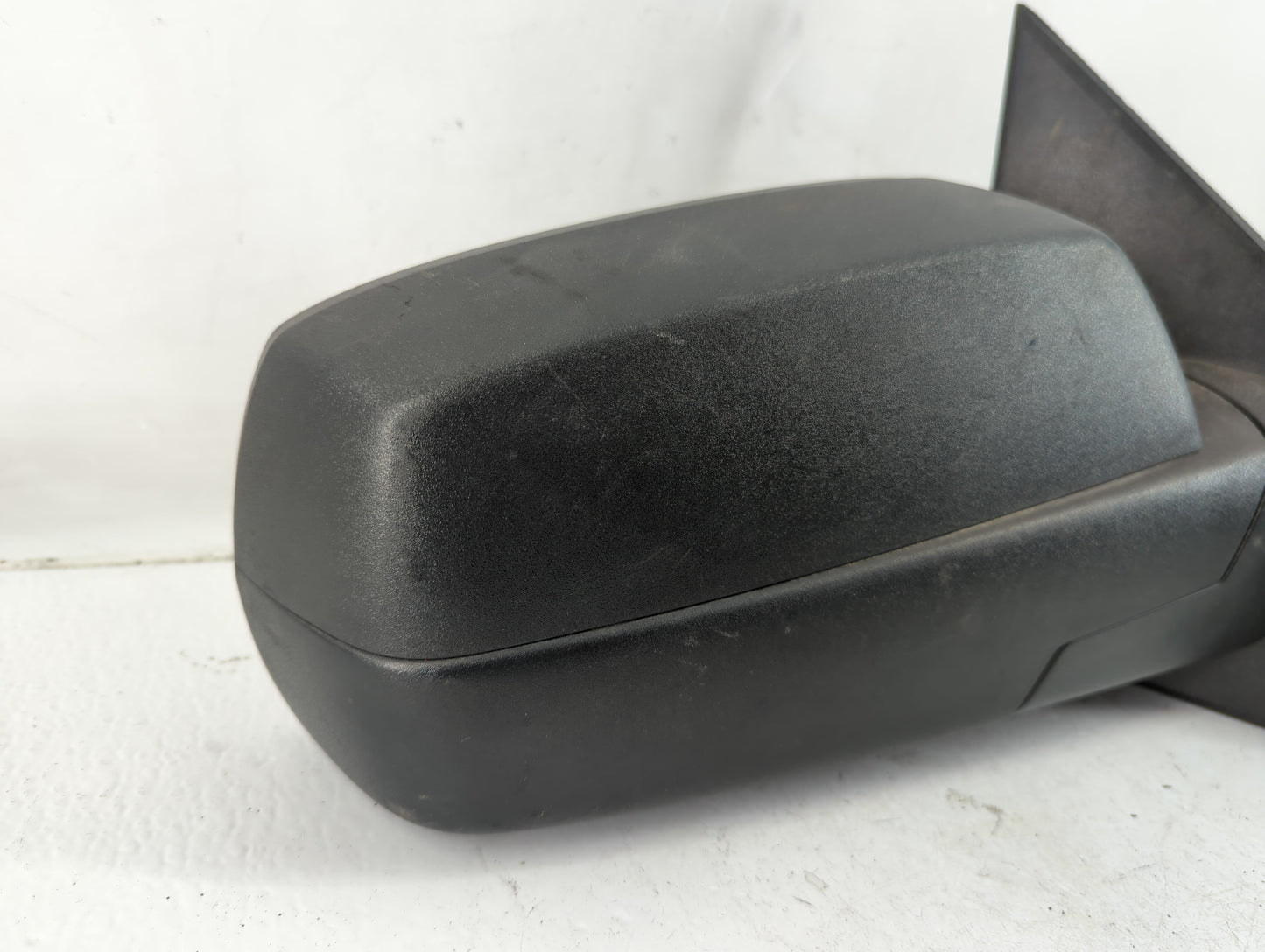 2014-2019 Chevrolet Silverado 1500 Passenger Side View Mirror - Right Door Mirror OEM Used - Oemusedautoparts1.com