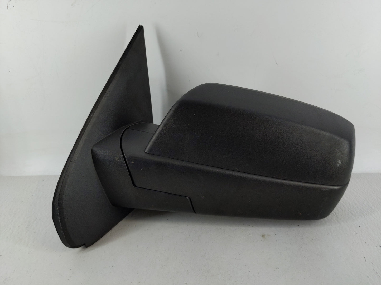 2014-2019 Chevrolet Silverado 1500 Driver Side View Mirror - Left Door Mirror OEM Used - Oemusedautoparts1.com