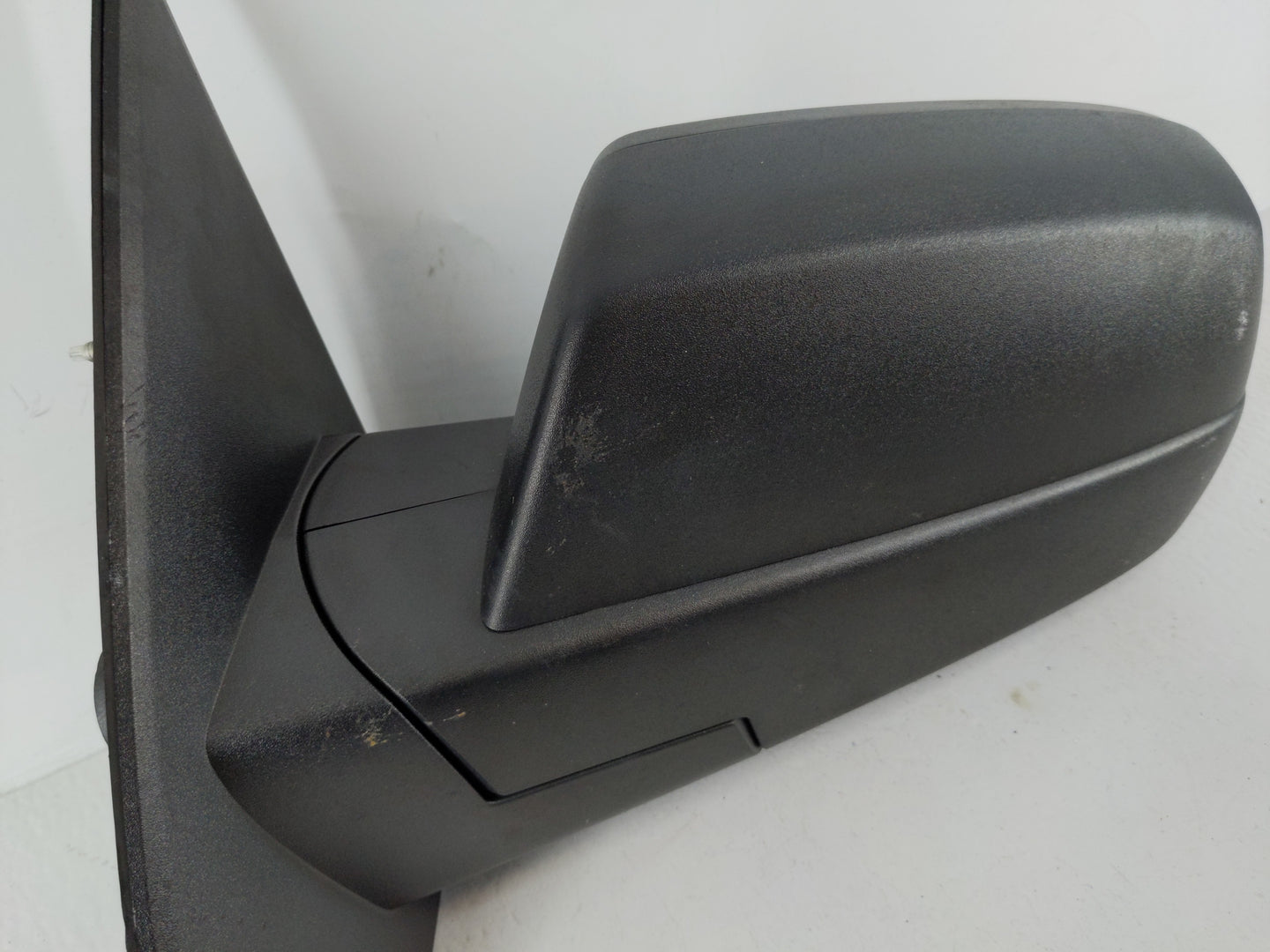 2014-2019 Chevrolet Silverado 1500 Driver Side View Mirror - Left Door Mirror OEM Used - Oemusedautoparts1.com