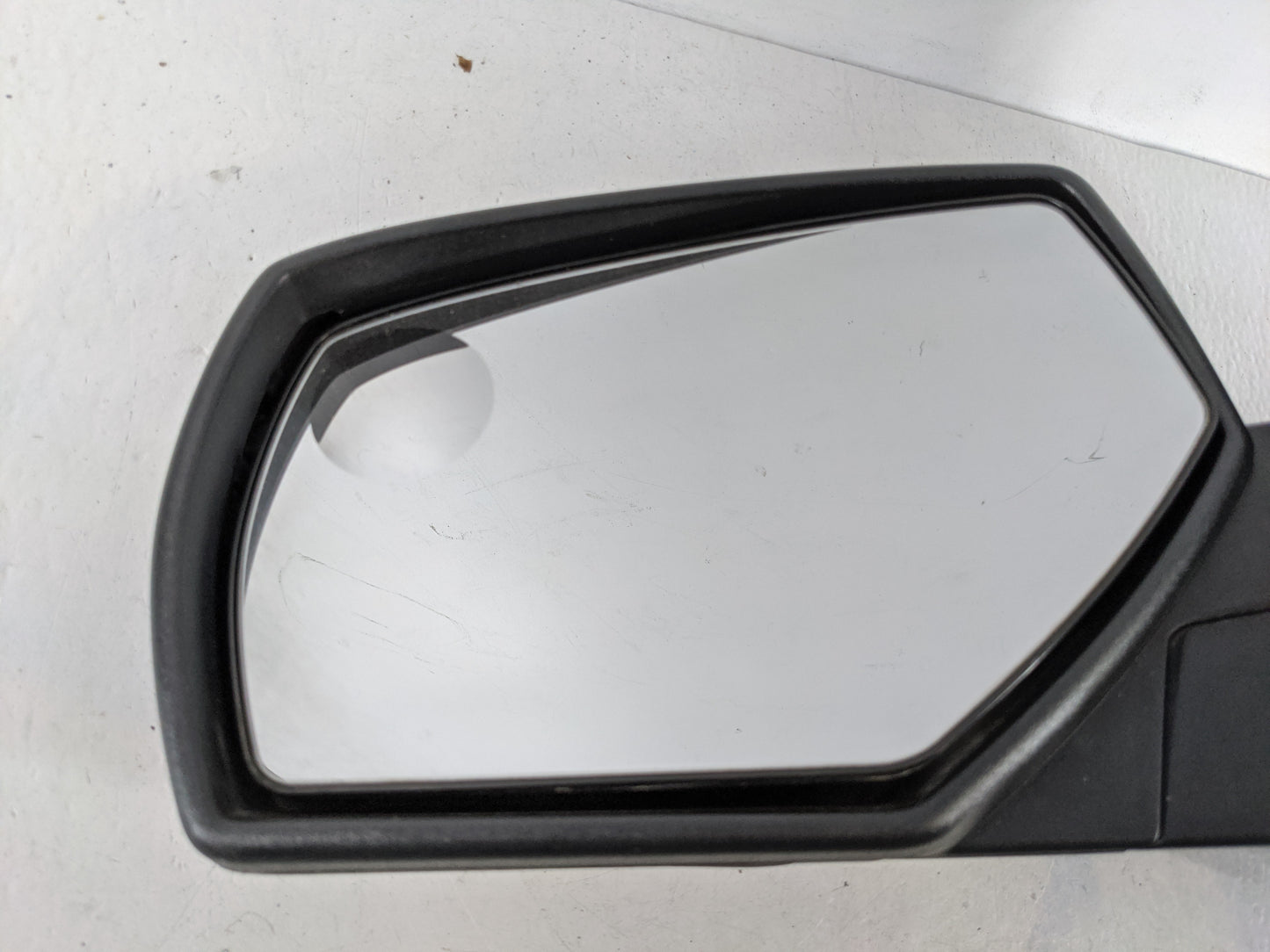 2014-2019 Chevrolet Silverado 1500 Driver Side View Mirror - Left Door Mirror OEM Used - Oemusedautoparts1.com
