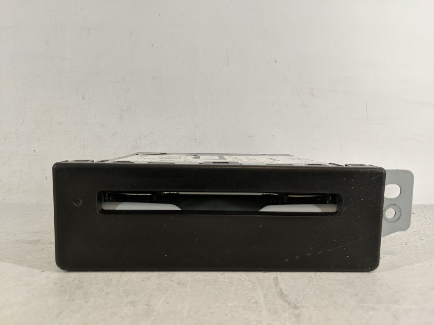 2014 Chevrolet Silverado 1500 Radio AM FM Cd Player Receiver Replacement P/N:13594481 Fits Fits 2013 2015 OEM Used Auto Part