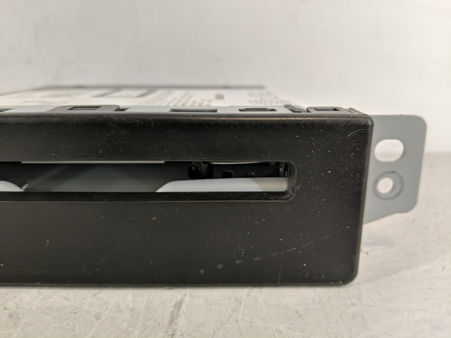 2014 Chevrolet Silverado 1500 Radio AM FM Cd Player Receiver Replacement P/N:13594481 Fits Fits 2013 2015 OEM Used Auto Part