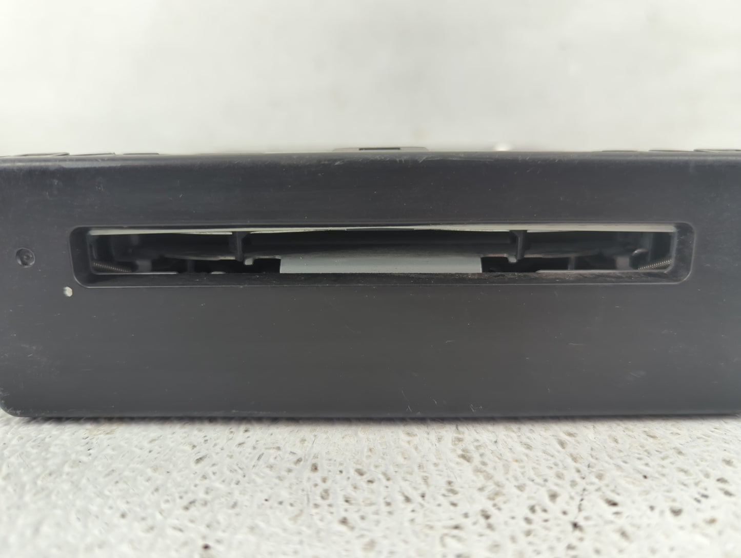 2014 Chevrolet Silverado 1500 Radio AM FM Cd Player Receiver Replacement P/N:13590747 Fits Fits 2013 2015 OEM Used Auto Part