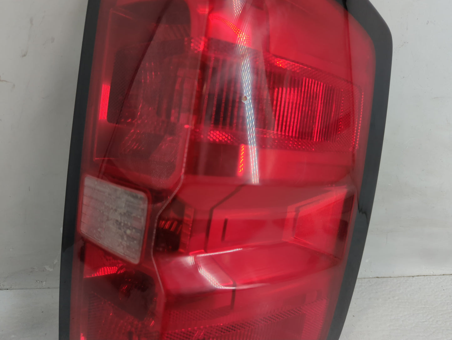 2014-2015 Chevrolet Silverado 1500 Tail Light Assembly Driver Left OEM P/N:23431875 Fits Fits 2014 2015 OEM Used Auto Parts 