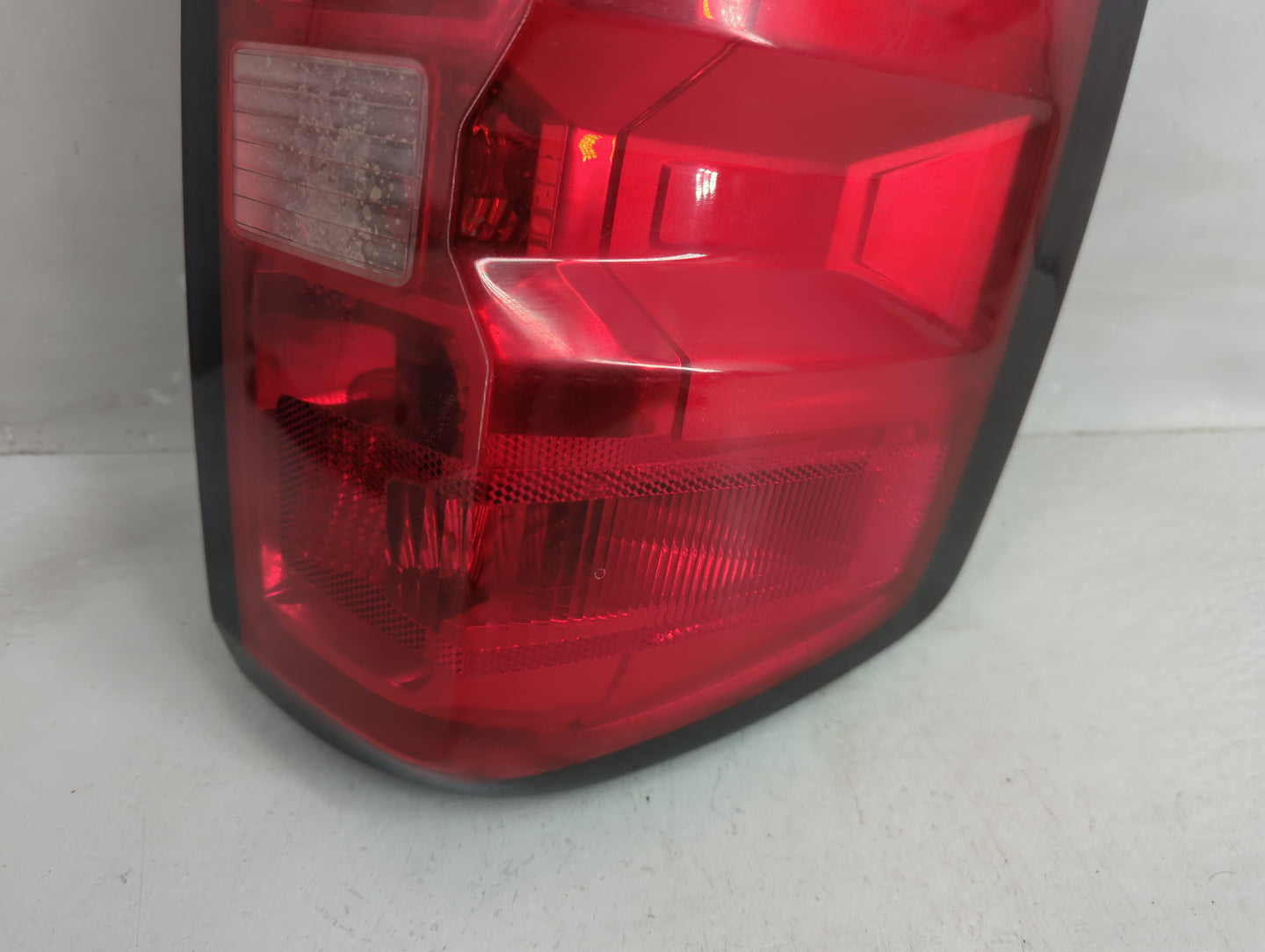 2014-2015 Chevrolet Silverado 1500 Tail Light Assembly Driver Left OEM P/N:23431875 Fits Fits 2014 2015 OEM Used Auto Parts 