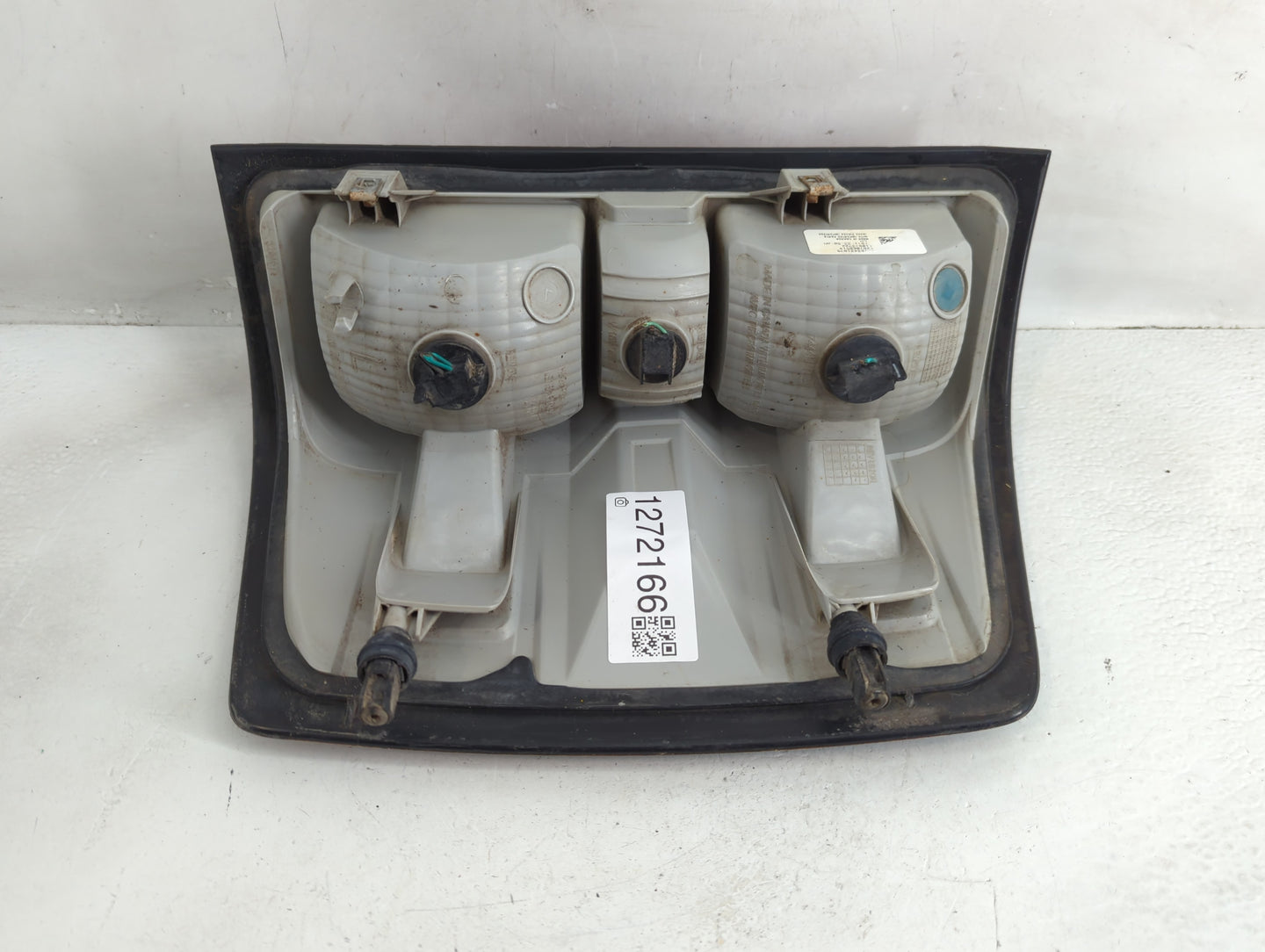 2014-2015 Chevrolet Silverado 1500 Tail Light Assembly Driver Left OEM P/N:23431875 Fits Fits 2014 2015 OEM Used Auto Parts 