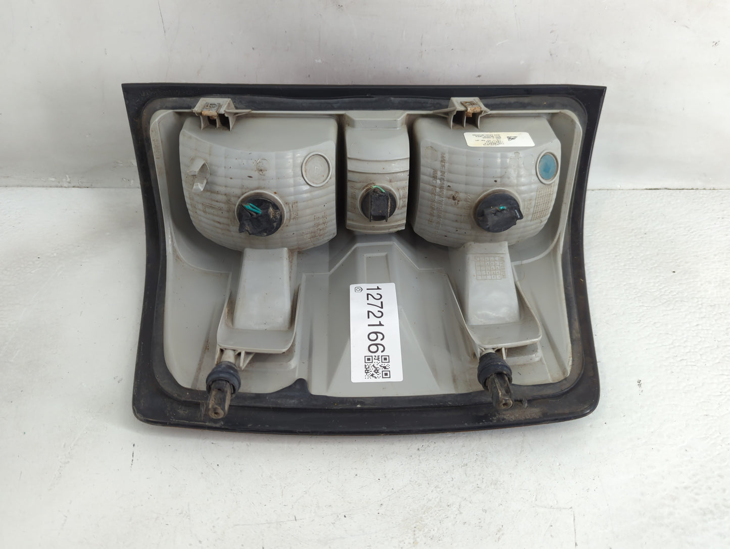 2014-2015 Chevrolet Silverado 1500 Tail Light Assembly Driver Left OEM P/N:23431875 Fits Fits 2014 2015 OEM Used Auto Parts 