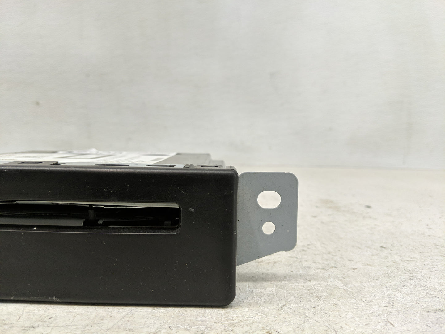 2014 Chevrolet Silverado 1500 Radio AM FM Cd Player Receiver Replacement P/N:812425551 13590747 Fits Fits 2013 2015 OEM Used