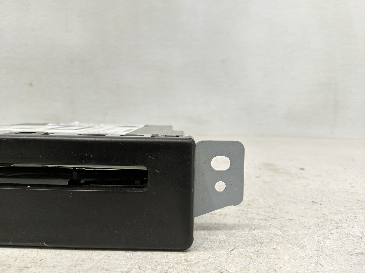 2014 Chevrolet Silverado 1500 Radio AM FM Cd Player Receiver Replacement P/N:812425551 13590747 Fits Fits 2013 2015 OEM Used