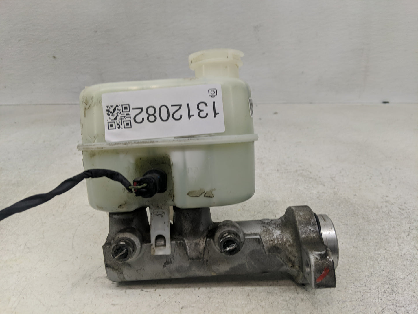 2014-2019 Chevrolet Silverado 1500 Brake Master Cylinder 1312082 - Oemusedautoparts1.com