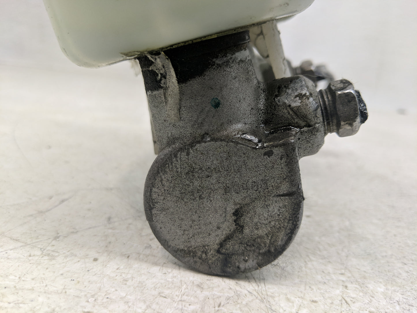 2014-2019 Chevrolet Silverado 1500 Brake Master Cylinder 1312082 - Oemusedautoparts1.com