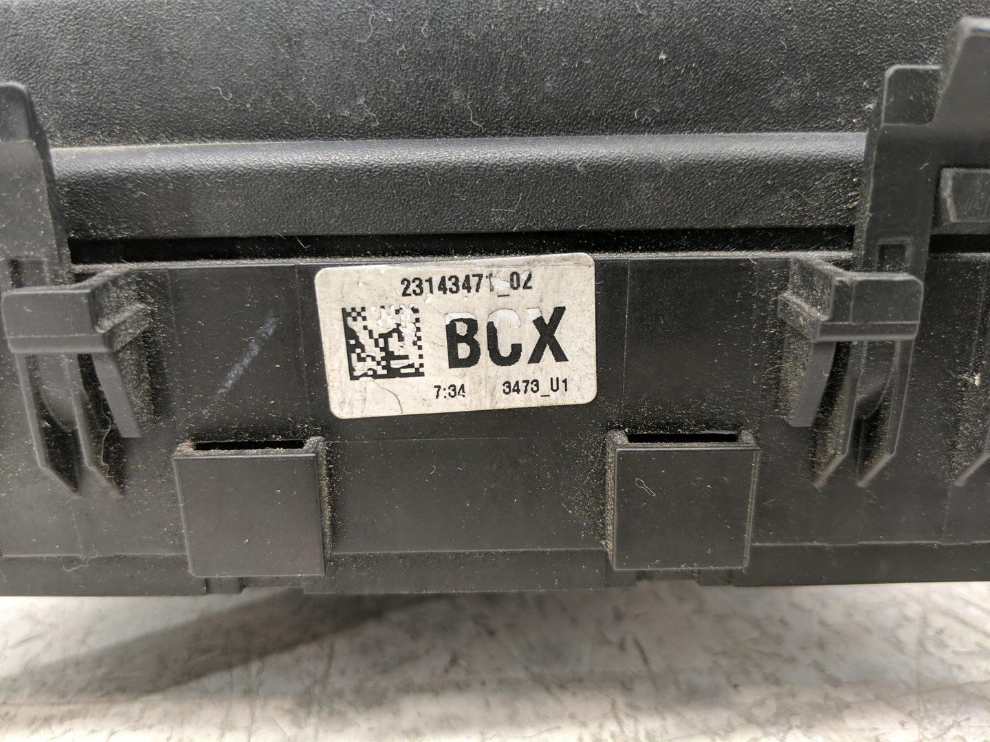 2016-2017 Chevrolet Silverado 1500 Fusebox Fuse Box Panel Relay Module P/N:23143471 Fits Fits 2016 2017 OEM Used Auto Parts 