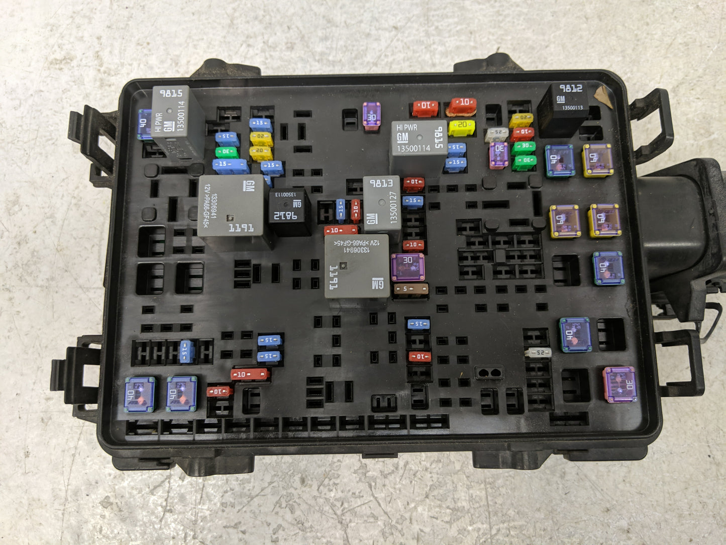 2016-2017 Chevrolet Silverado 1500 Fusebox Fuse Box Panel Relay Module P/N:23143471 Fits Fits 2016 2017 OEM Used Auto Parts 