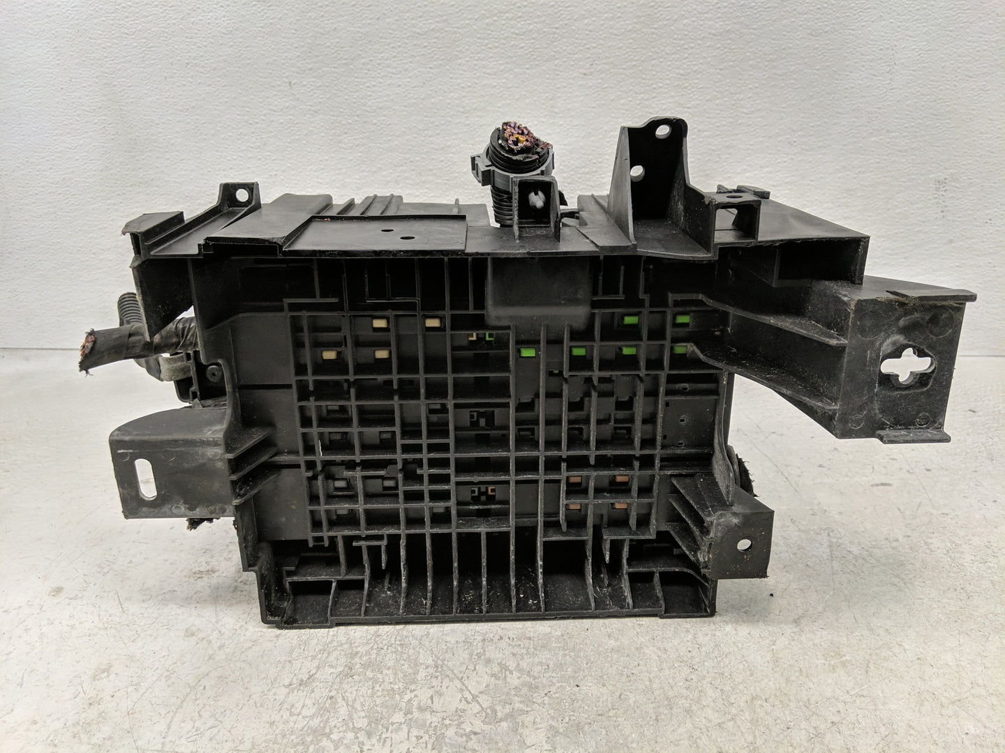 2016-2017 Chevrolet Silverado 1500 Fusebox Fuse Box Panel Relay Module Fits Fits 2016 2017 OEM Used Auto Parts - Oemusedauto