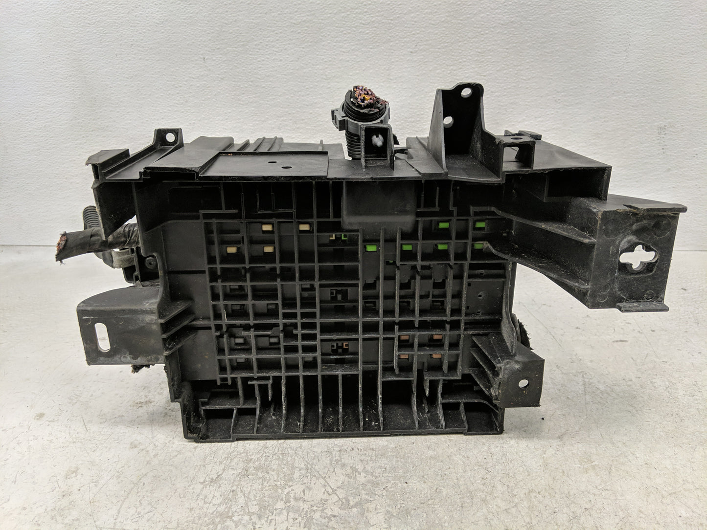 2016-2017 Chevrolet Silverado 1500 Fusebox Fuse Box Panel Relay Module Fits Fits 2016 2017 OEM Used Auto Parts - Oemusedauto