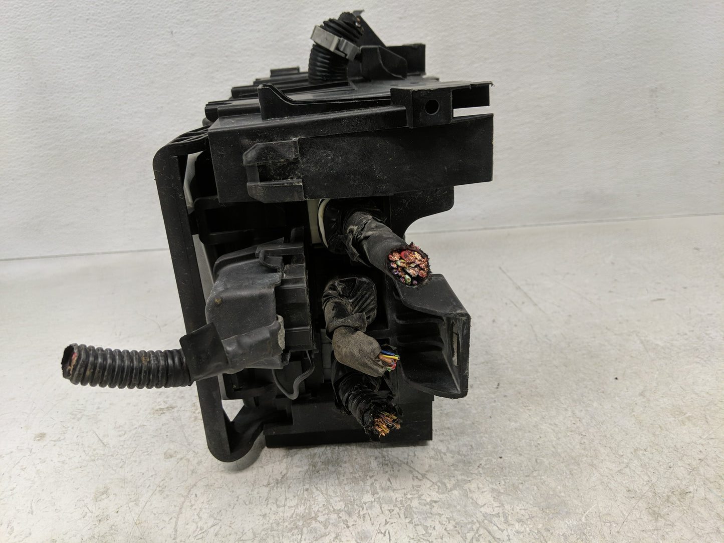 2016-2017 Chevrolet Silverado 1500 Fusebox Fuse Box Panel Relay Module Fits Fits 2016 2017 OEM Used Auto Parts - Oemusedauto