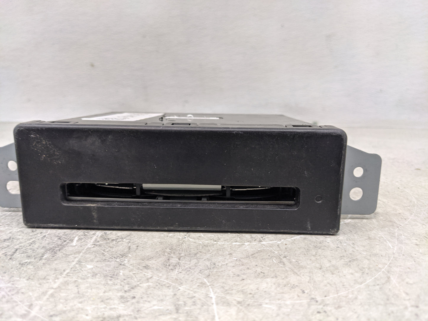 2014 Chevrolet Silverado 1500 Radio AM FM Cd Player Receiver Replacement P/N:13590747 Fits Fits 2013 2015 OEM Used Auto Part