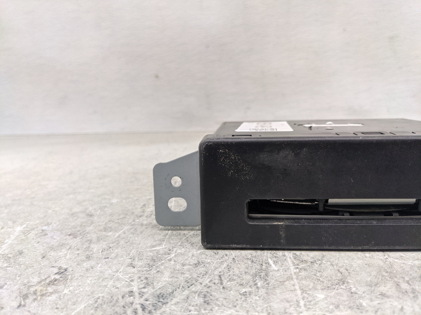 2014 Chevrolet Silverado 1500 Radio AM FM Cd Player Receiver Replacement P/N:13590747 Fits Fits 2013 2015 OEM Used Auto Part