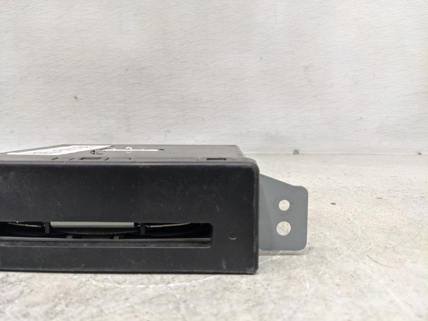 2014 Chevrolet Silverado 1500 Radio AM FM Cd Player Receiver Replacement P/N:13590747 Fits Fits 2013 2015 OEM Used Auto Part
