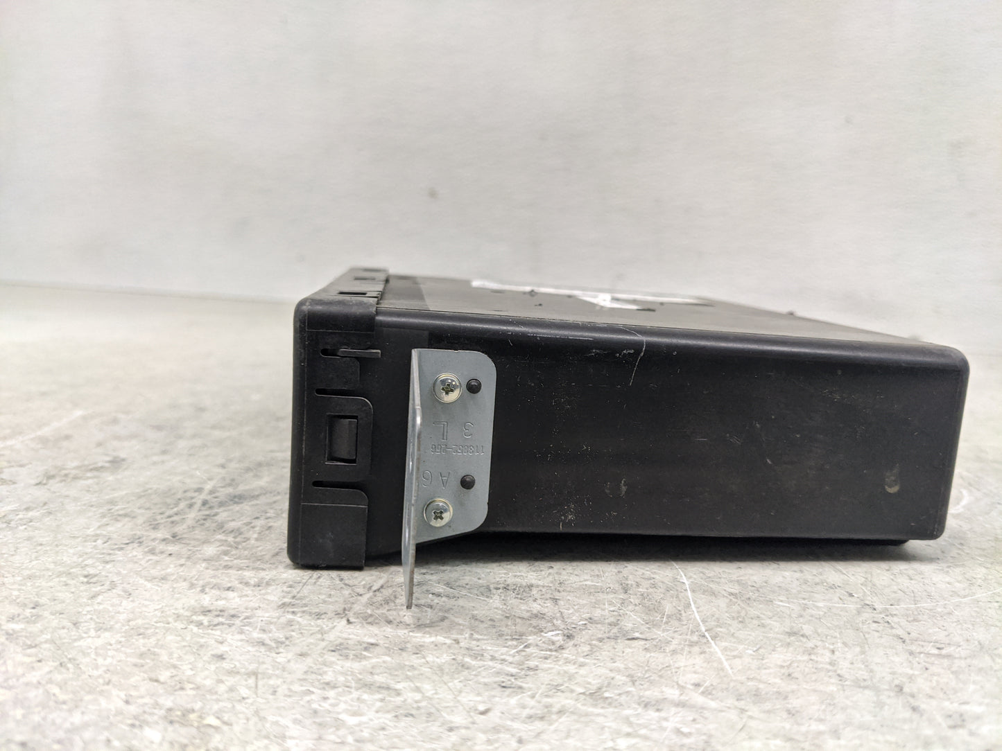 2014 Chevrolet Silverado 1500 Radio AM FM Cd Player Receiver Replacement P/N:13590747 Fits Fits 2013 2015 OEM Used Auto Part