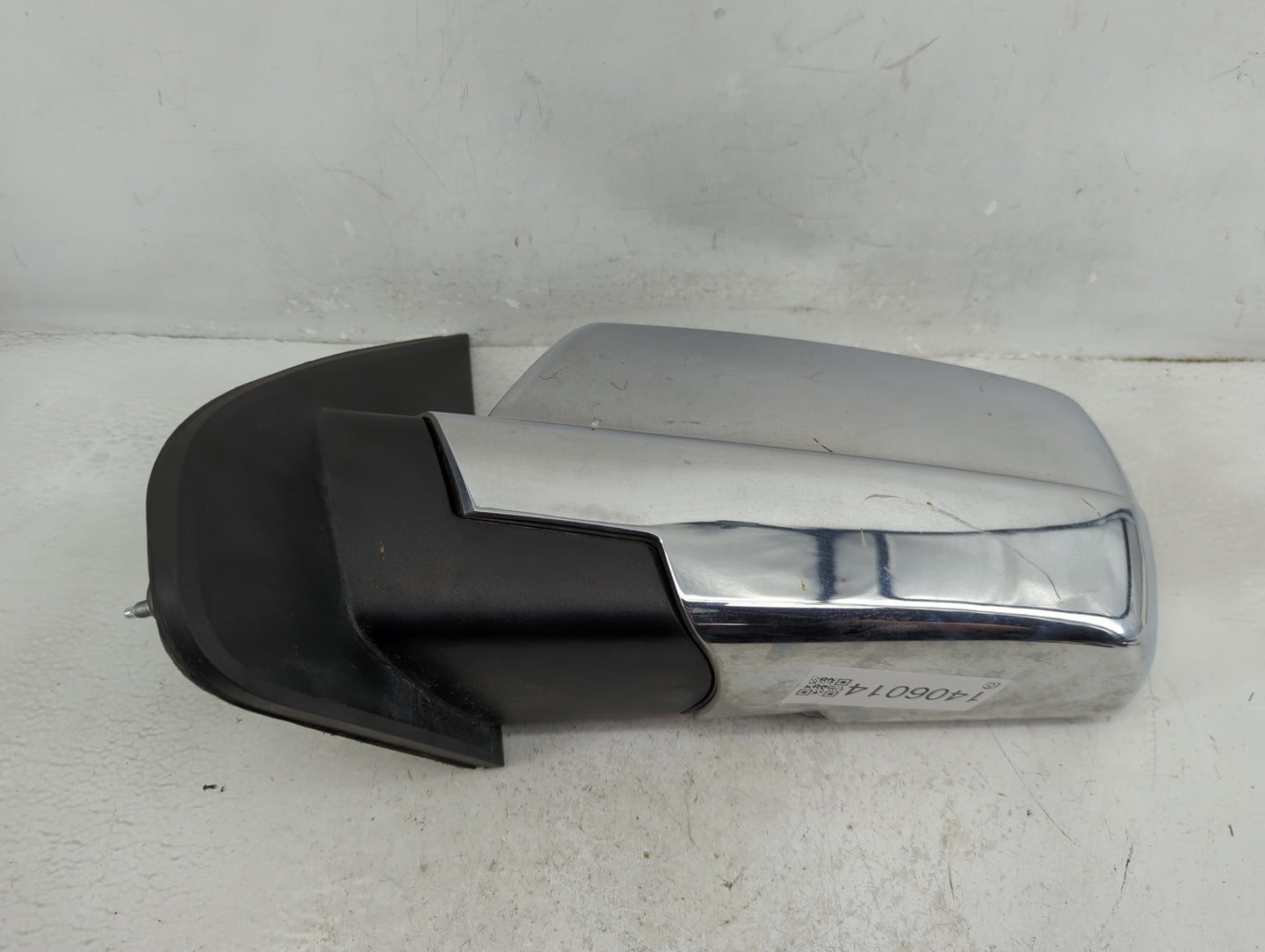 2014-2019 Chevrolet Silverado 1500 Driver Side View Mirror - Left Door Mirror OEM Used - Oemusedautoparts1.com