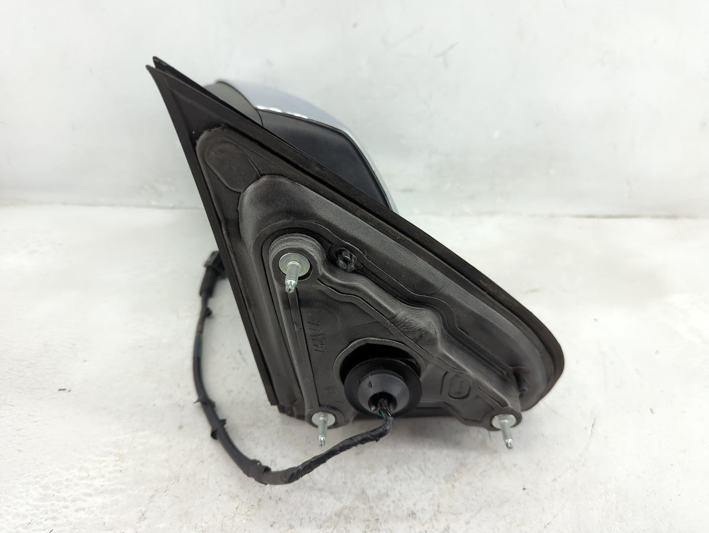 2014-2019 Chevrolet Silverado 1500 Driver Side View Mirror - Left Door Mirror OEM Used - Oemusedautoparts1.com